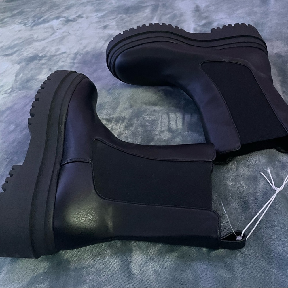 Good American Leather Chelsea Pull On Boot | Women’s Black Chelsea Boot | NWOB - Picture 7 of 12